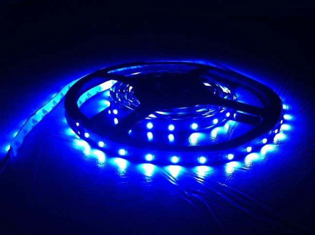 Banda led albastra 60 leduri 3528/metru, 12V, rezistenta la apa, la rola de 5 me